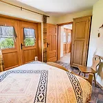 Hidden Authentic Haven - One Bedroom With Terrace Appartement