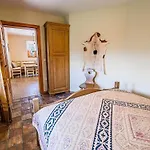 Hidden Authentic Haven - One Bedroom With Terrace Appartement