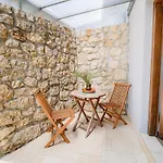 Hidden Authentic Haven - One Bedroom With Terrace *