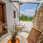 Hidden Authentic Haven - One Bedroom With Terrace *