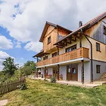 Hidden Authentic Haven - One Bedroom With Terrace