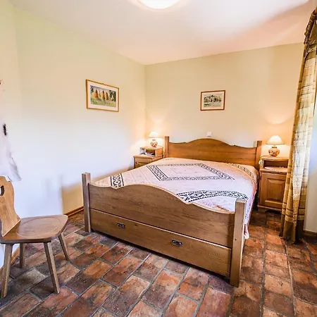 Apartment Hidden Authentic Haven - One Bedroom With Terrace