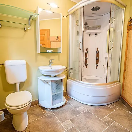 Hidden Authentic Haven - One Bedroom With Terrace