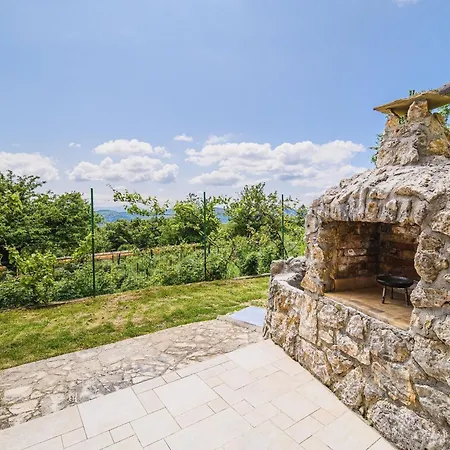 Apartment Hidden Authentic Haven - One Bedroom With Terrace Sevnica
