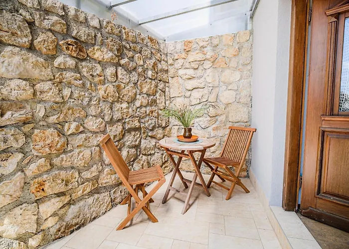 Hidden Authentic Haven - One Bedroom With Terrace *