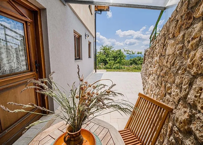 Hidden Authentic Haven - One Bedroom With Terrace *