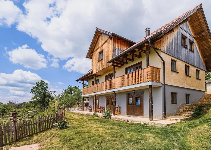 Hidden Authentic Haven - One Bedroom With Terrace